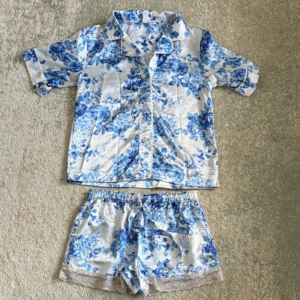 **SOLD** Women’s Satin Floral Pajamas